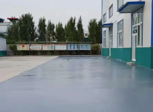 崇明彩色路面喷涂翻新的材料对冬季